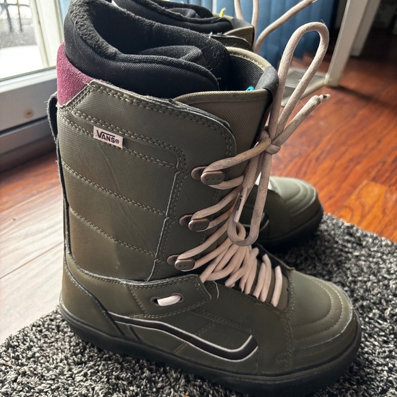 Women’s Vans Lace-Up Snowboard Boots - Picture 1 of 10